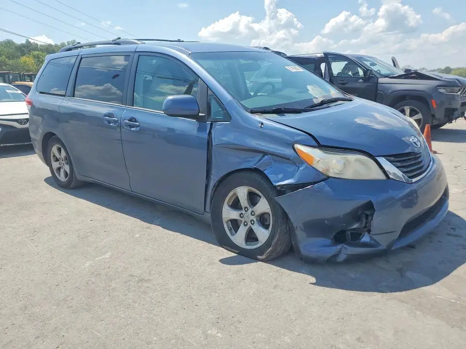 2014 TOYOTA SIENNA LE  