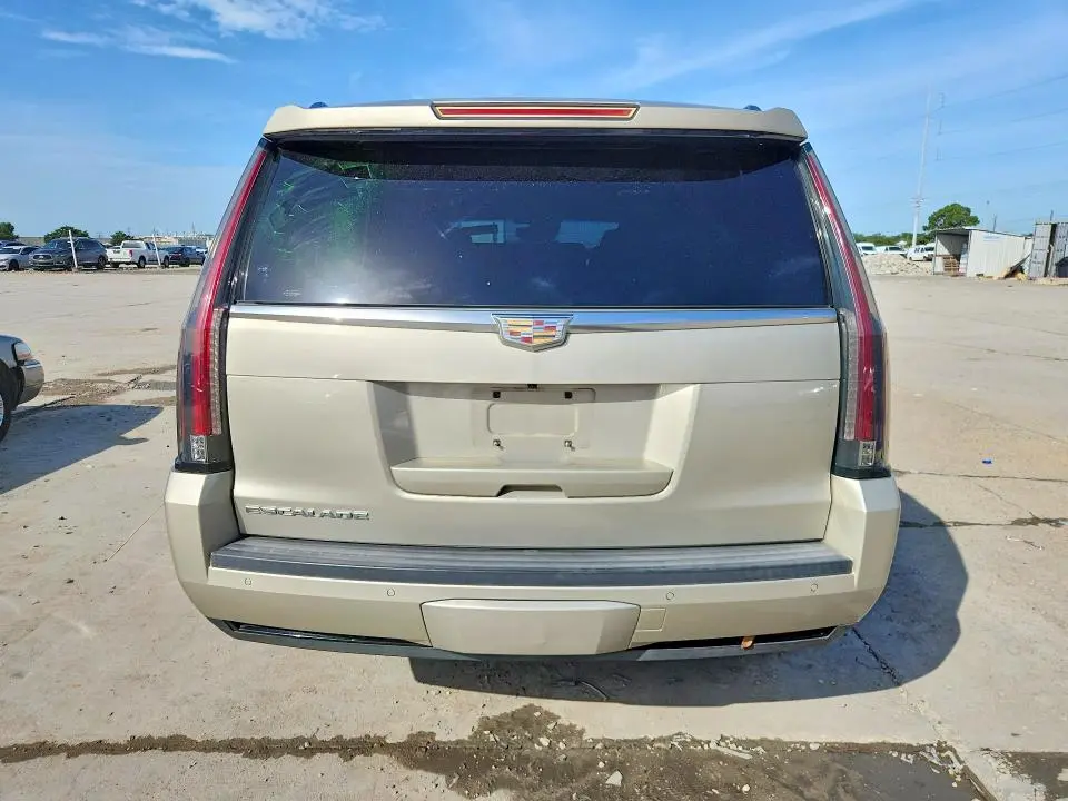 2016 CADILLAC ESCALADE LUXURY  