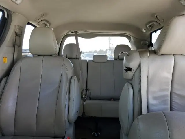 2013 TOYOTA SIENNA XLE  