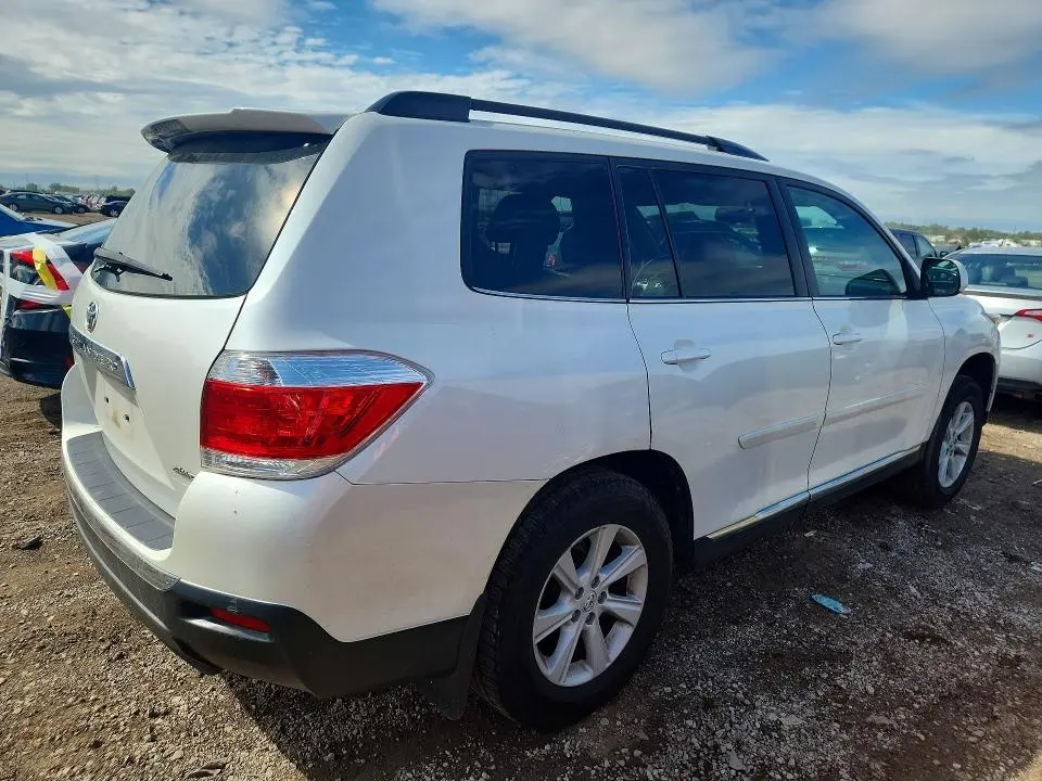 2012 TOYOTA HIGHLANDER SE  