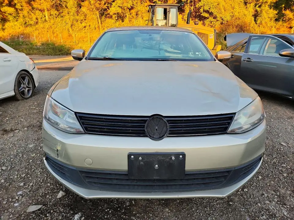 2014 VOLKSWAGEN JETTA SE  