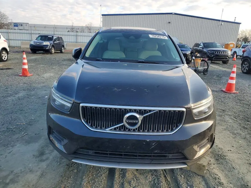 2020 VOLVO XC40 T5 MOMENTUM  