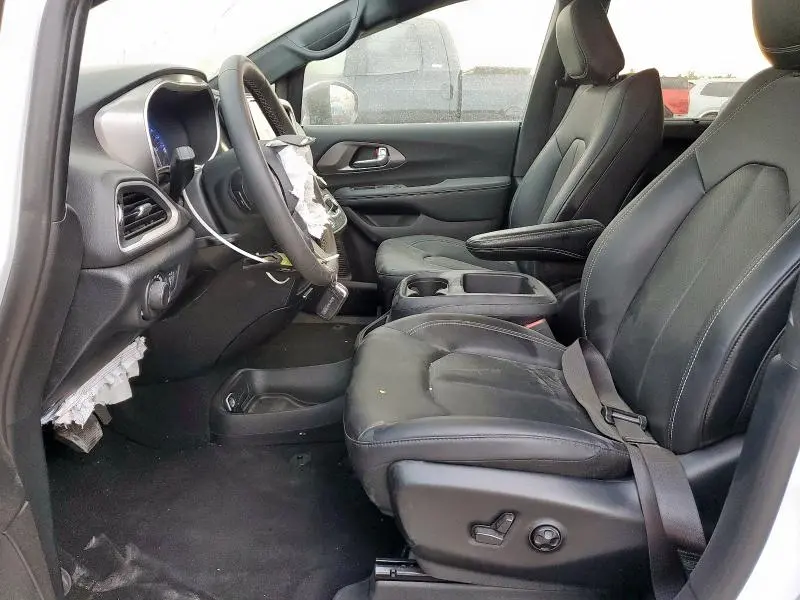 2025 CHRYSLER VOYAGER LX  