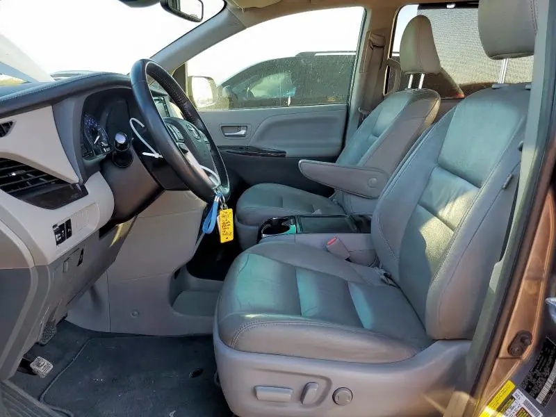2018 TOYOTA SIENNA XLE  