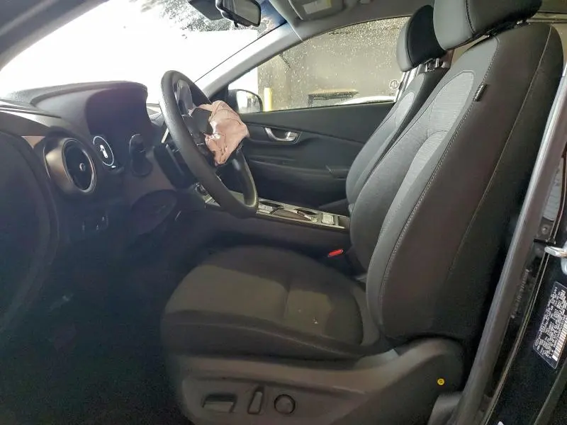 2023 HYUNDAI KONA SE  