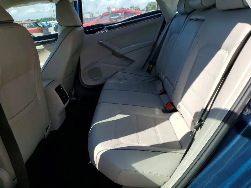 2018 VOLKSWAGEN PASSAT SE  