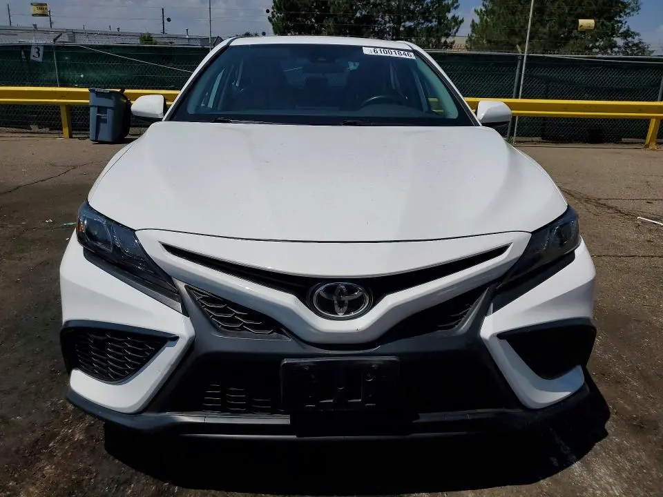 2021 TOYOTA CAMRY SE  