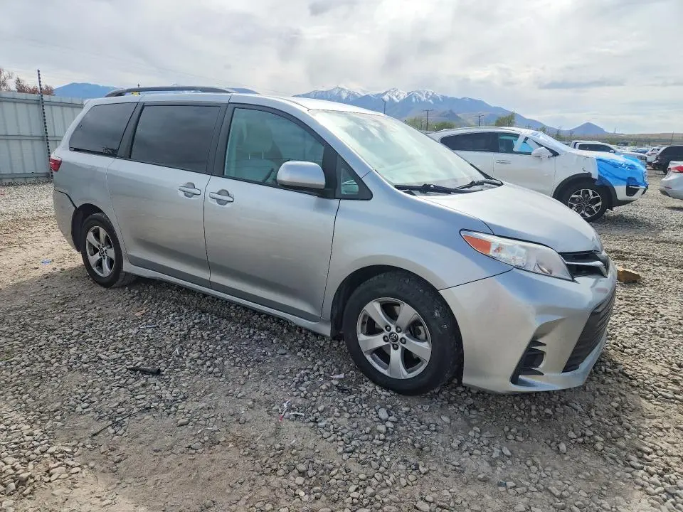 2020 TOYOTA SIENNA LE  