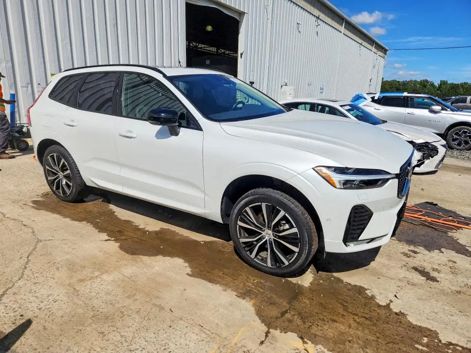 2025 VOLVO XC60 PLUS  