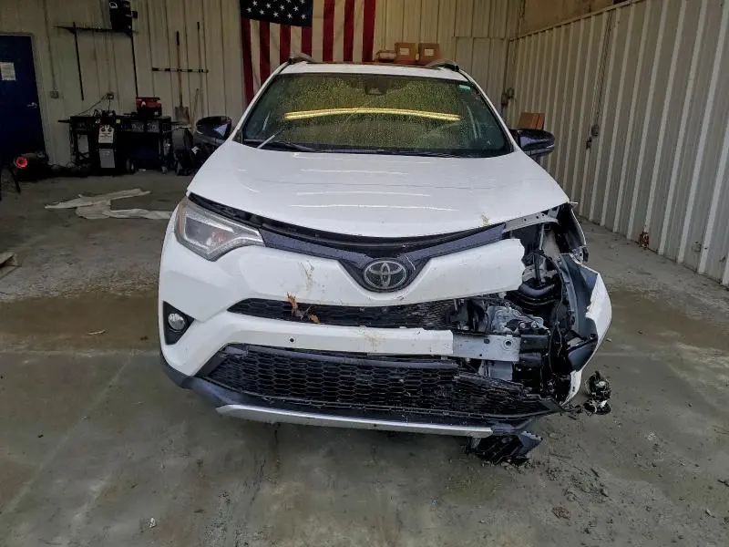 2016 TOYOTA RAV4 SE  