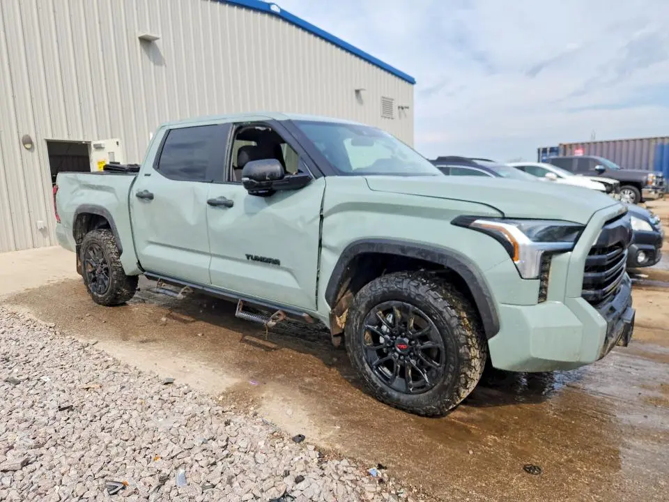 2024 TOYOTA TUNDRA SR5  