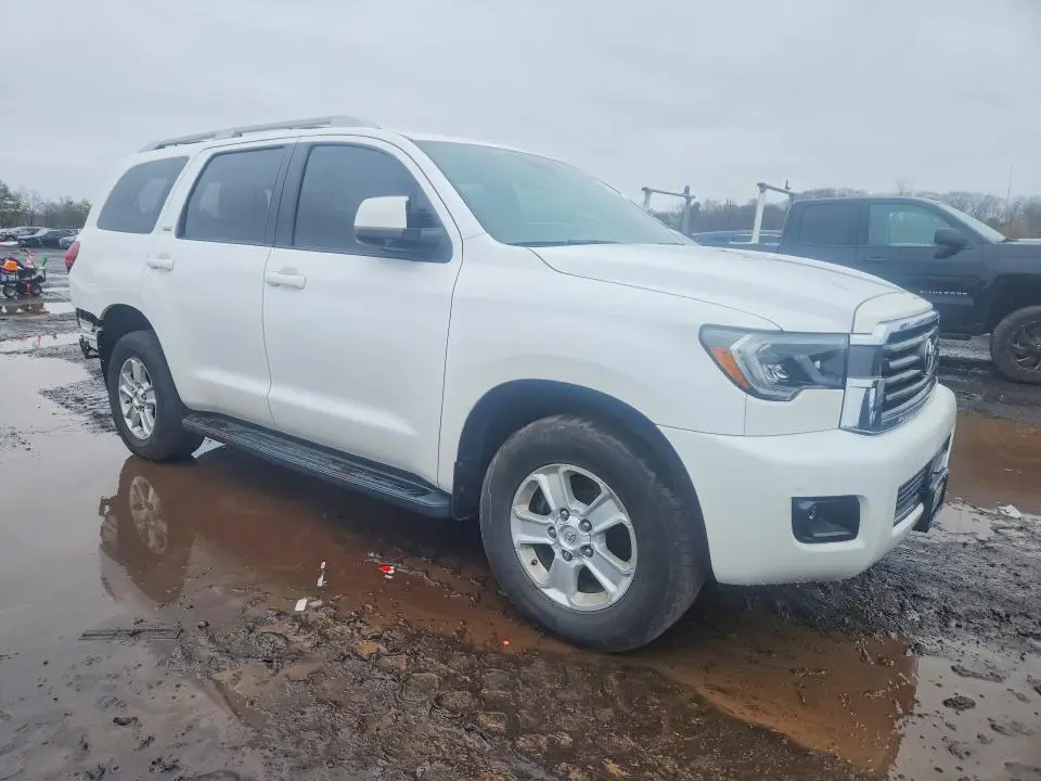 2018 TOYOTA SEQUOIA SR5  