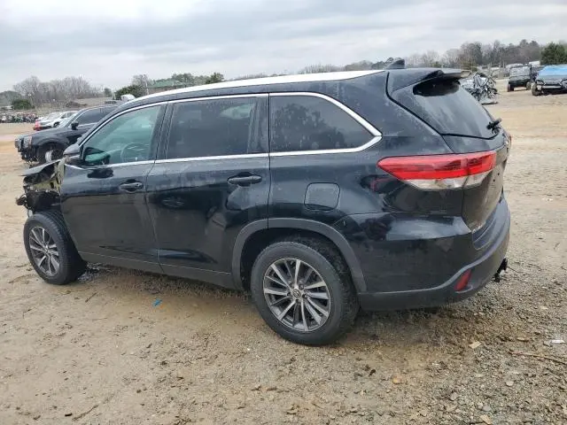 2019 TOYOTA HIGHLANDER SE  