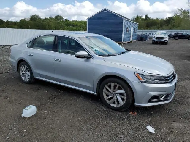 2018 VOLKSWAGEN PASSAT SE