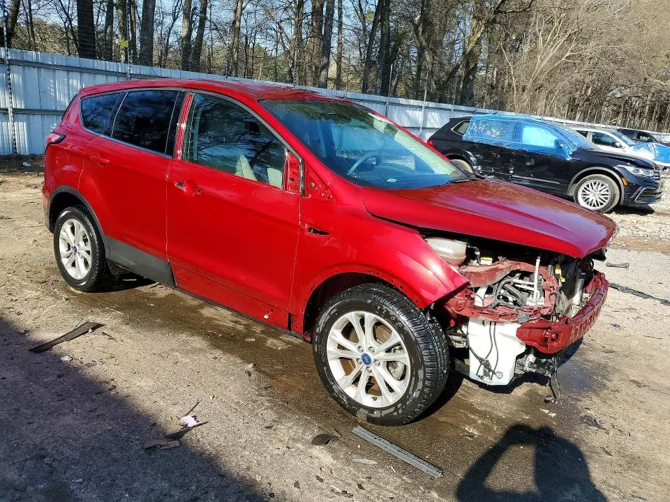 2017 FORD ESCAPE SE  