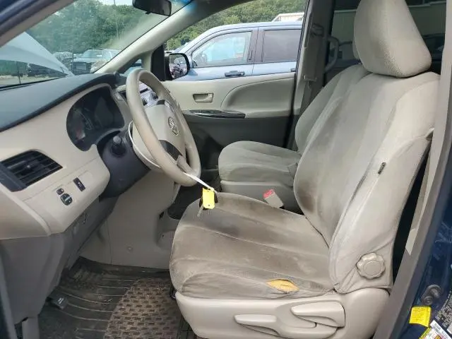 2011 TOYOTA SIENNA   