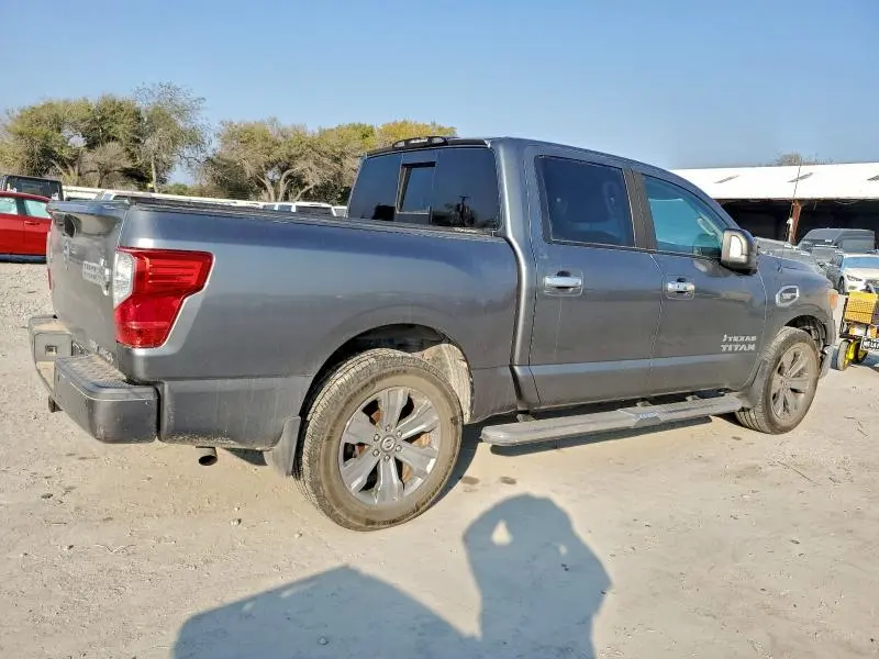 2017 NISSAN TITAN SV  
