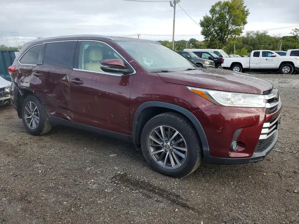 2019 TOYOTA HIGHLANDER XLE  