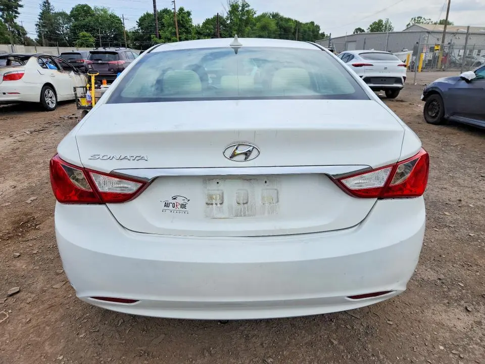 2013 HYUNDAI SONATA GLS  