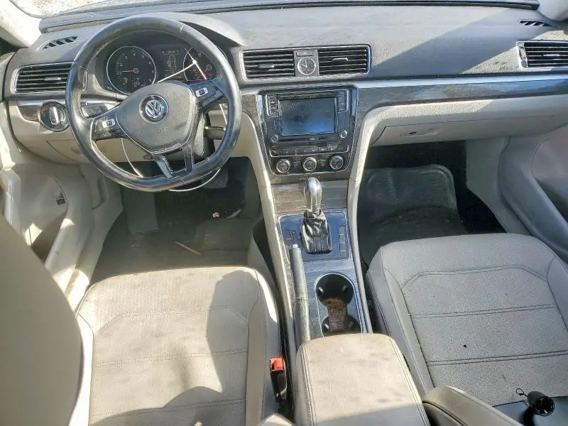 2016 VOLKSWAGEN PASSAT SE  
