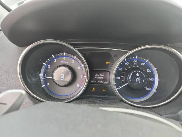 2011 HYUNDAI SONATA SE  