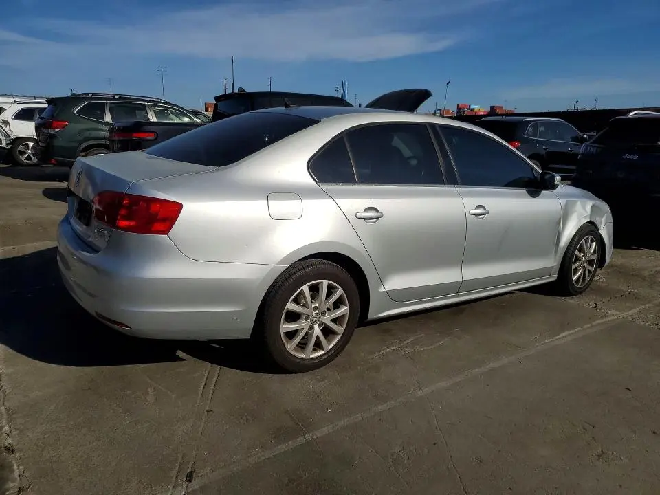 2013 VOLKSWAGEN JETTA SE  