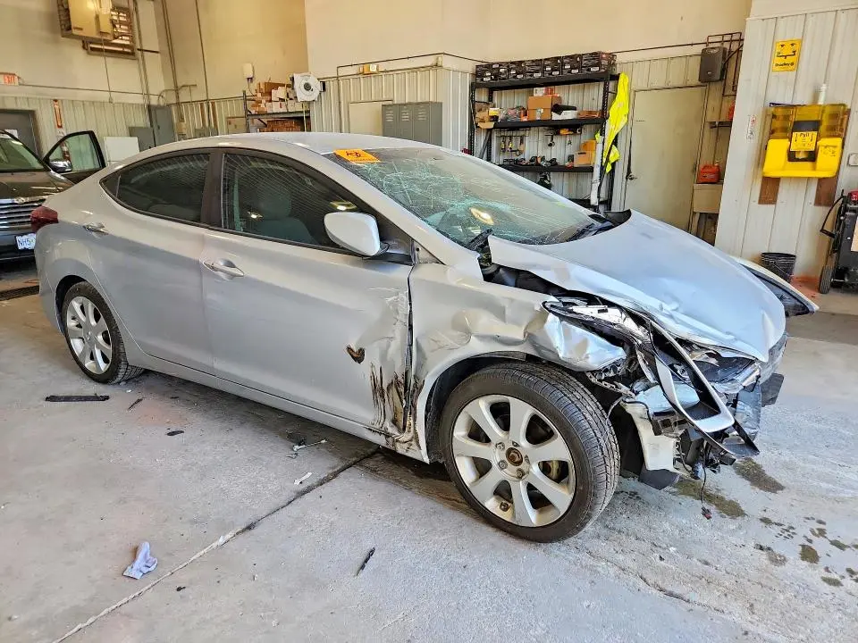 2014 HYUNDAI ELANTRA SE  