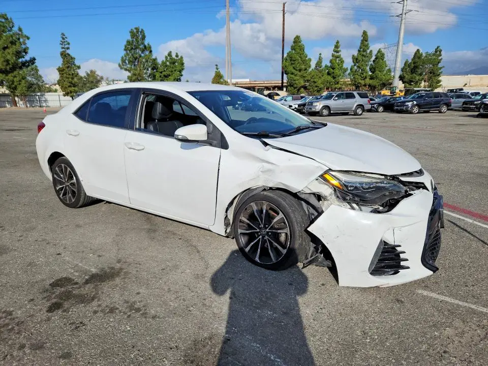 2017 TOYOTA COROLLA SE  