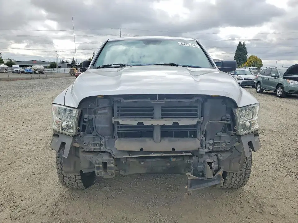 2016 RAM 1500 SLT  