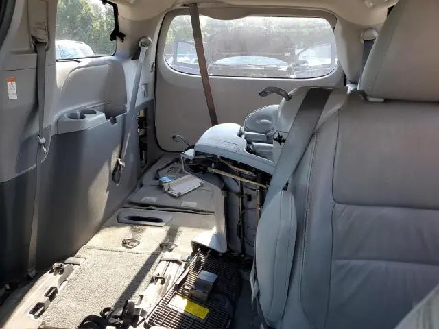 2015 TOYOTA SIENNA XLE  