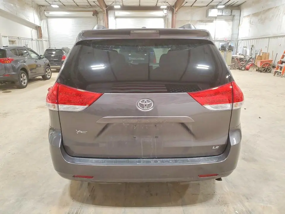 2012 TOYOTA SIENNA LE 8-PASSENGER  