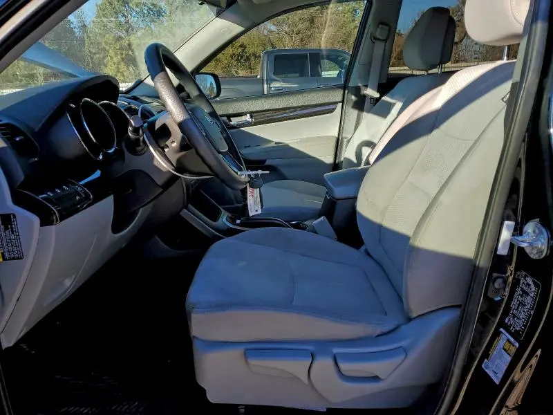 2011 KIA SORENTO BASE  