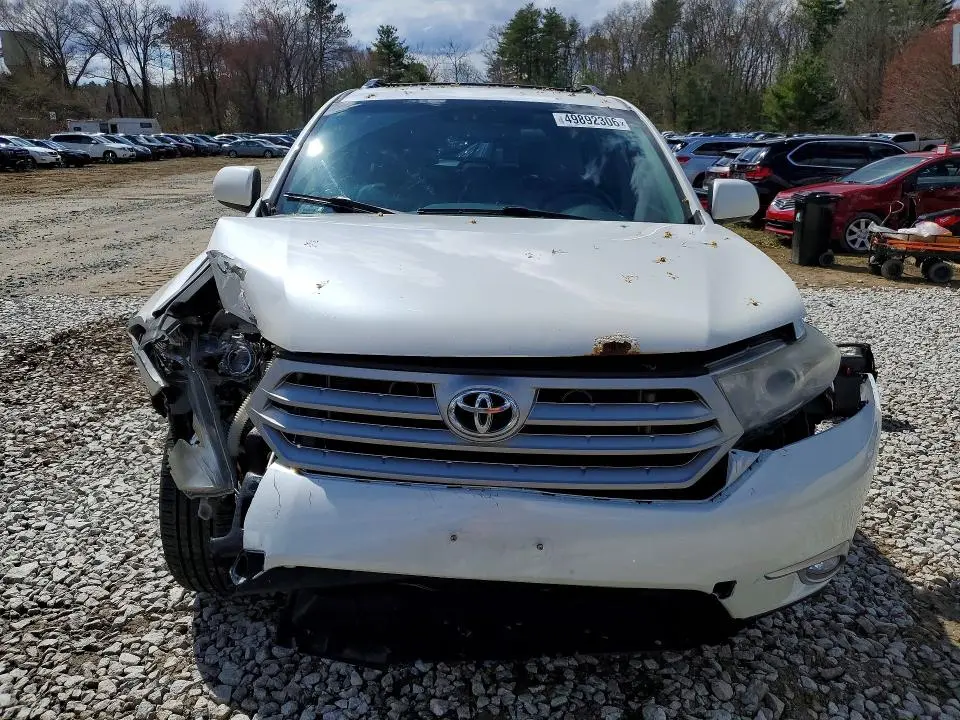 2013 TOYOTA HIGHLANDER SE  