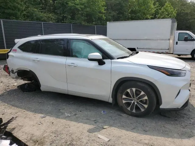 2022 TOYOTA HIGHLANDER XLE  