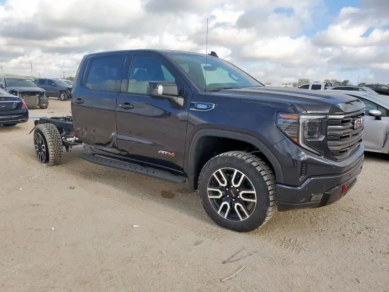 2025 GMC SIERRA K1500 AT4  