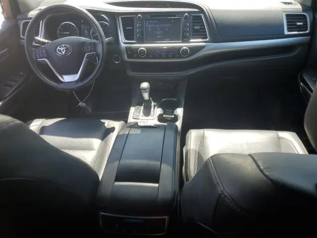 2019 TOYOTA HIGHLANDER SE  
