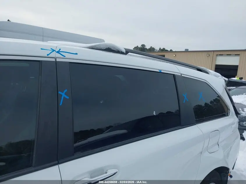 2022 TOYOTA SIENNA XSE