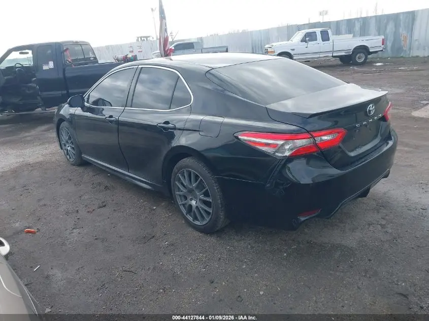 2018 TOYOTA CAMRY SE
