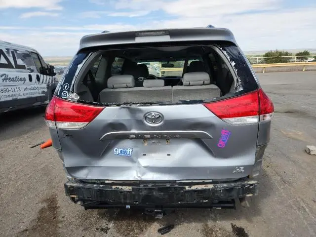 2013 TOYOTA SIENNA LE  