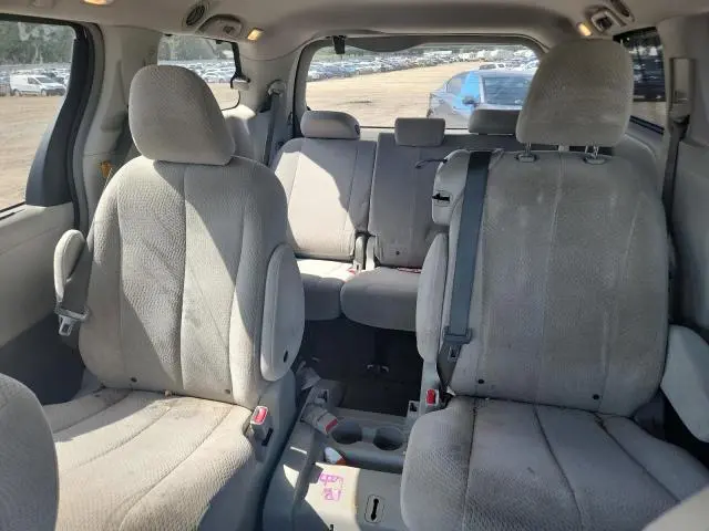 2013 TOYOTA SIENNA LE  