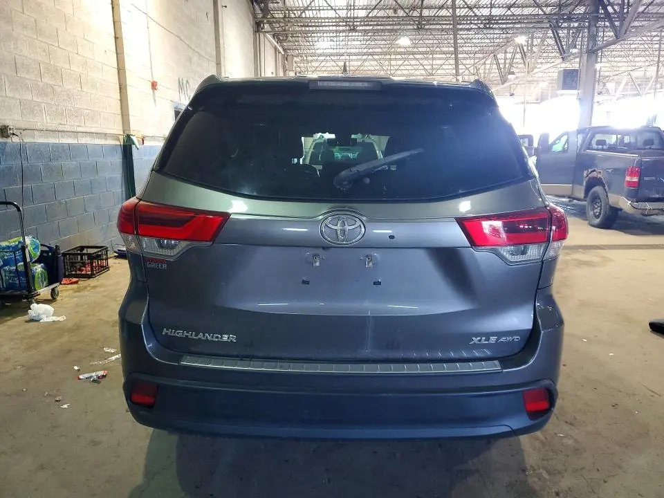2018 TOYOTA HIGHLANDER XLE  