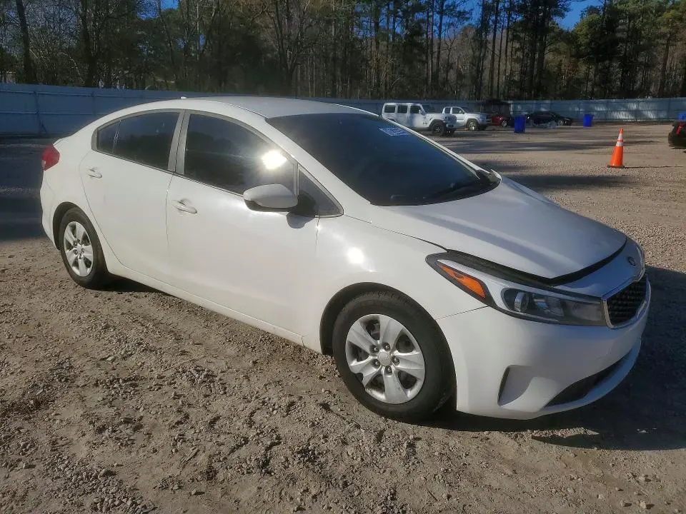 2017 KIA FORTE LX  