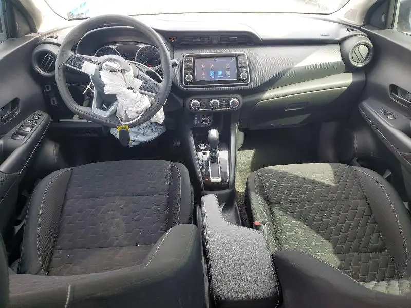 2021 NISSAN KICKS S  