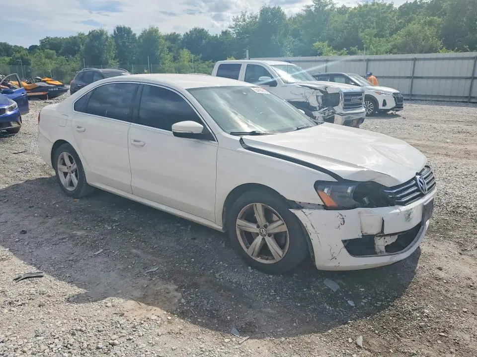 2013 VOLKSWAGEN PASSAT SE  