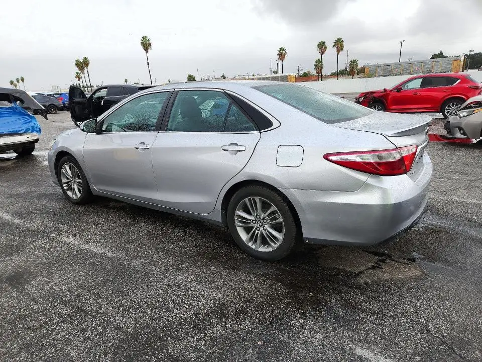 2016 TOYOTA CAMRY SE  