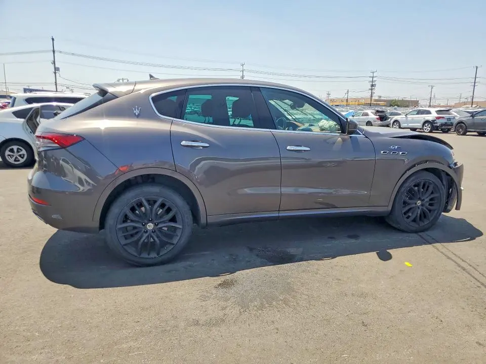 2022 MASERATI LEVANTE BASE  