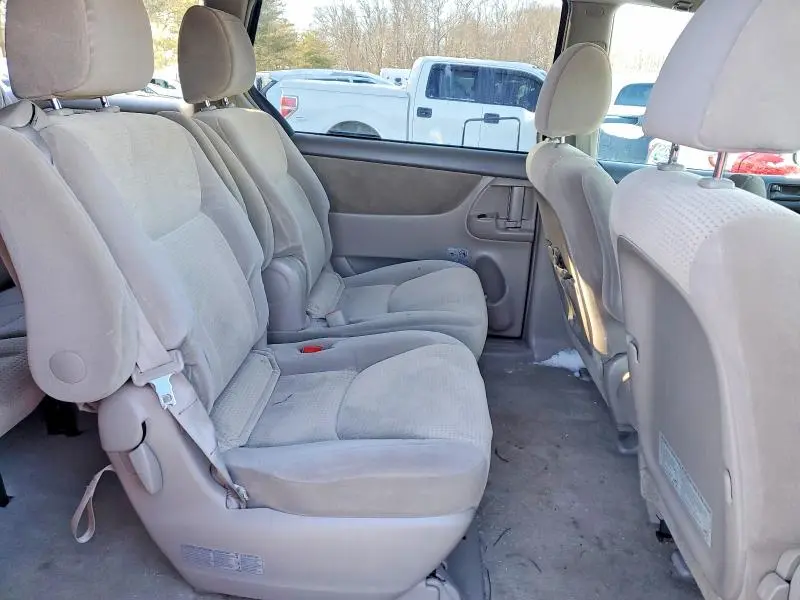 2010 TOYOTA SIENNA CE  