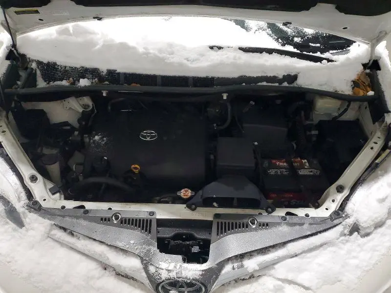 2019 TOYOTA SIENNA XLE  