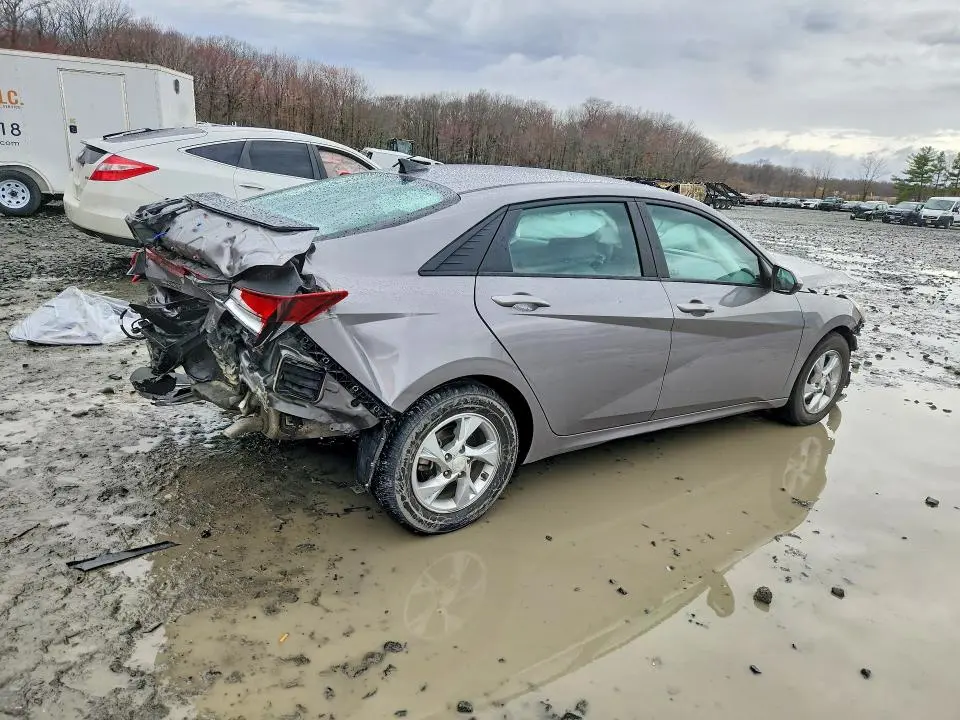 2022 HYUNDAI ELANTRA SE  