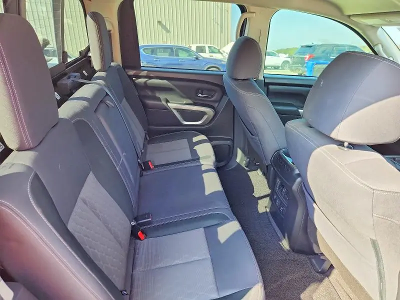 2022 NISSAN TITAN SV  
